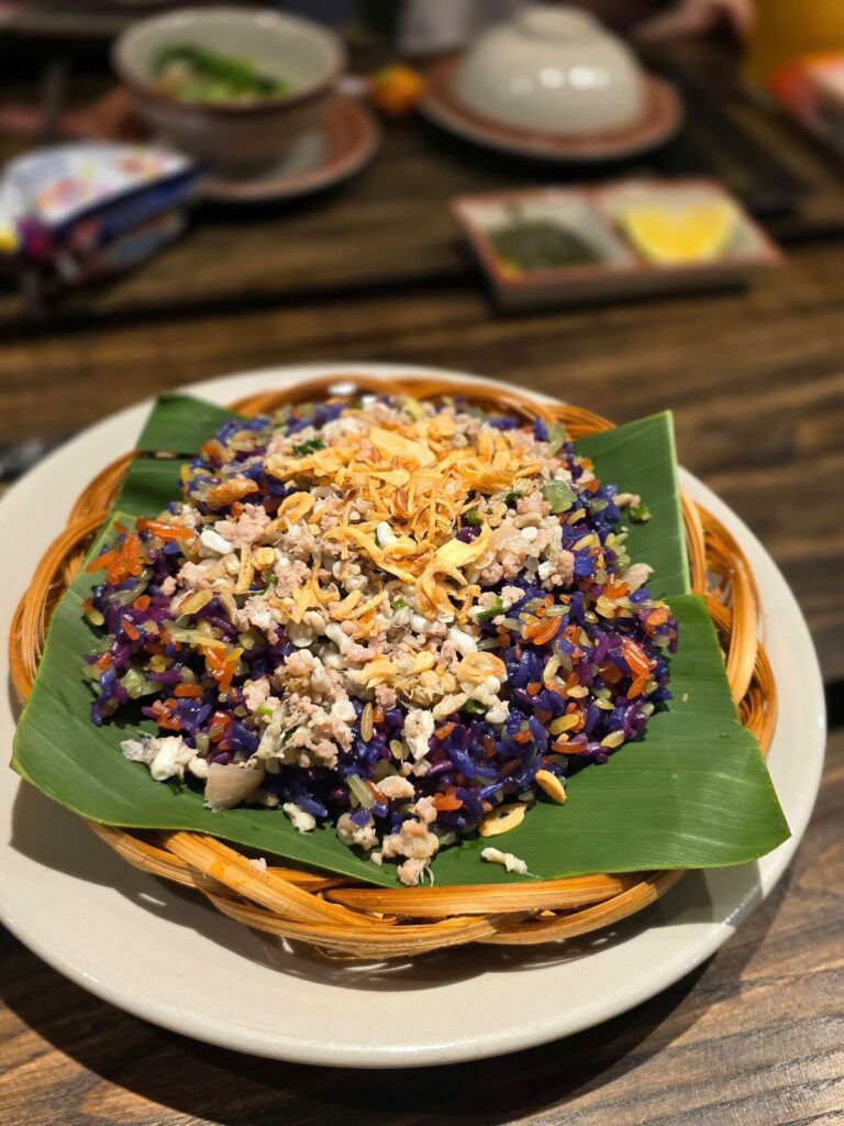 אורז דביק שחור עם ביצי נמלים - סוכניות נסיעות למזרח וייטנאם 24/7