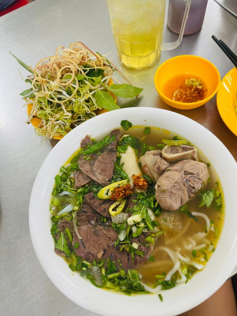 בון בו הואה – מרק וייטנאמי חריף - סוכניות נסיעות למזרח וייטנאם 24/7