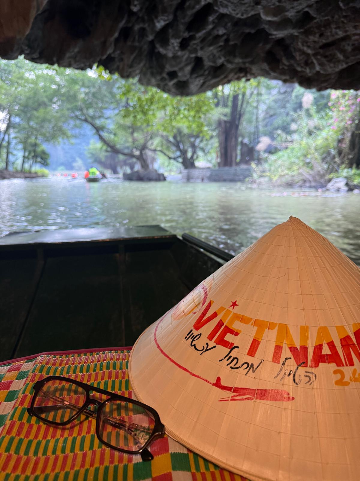 שייט לאורך האלונג ביי - וייטנאם 247